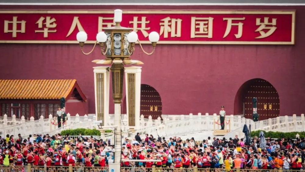 叶辰淡淡一笑：谁那里不能用，谁自己心里知道，该硬的地方不硬，光嘴硬有什么用？大家看着萧益谦，纷纷耻笑起来。